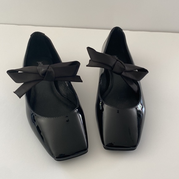 Jeffrey Campbell Shoes - Jeffrey Campbell • Monterey Black Patent Bow Square-Toed Flats sz 5.5